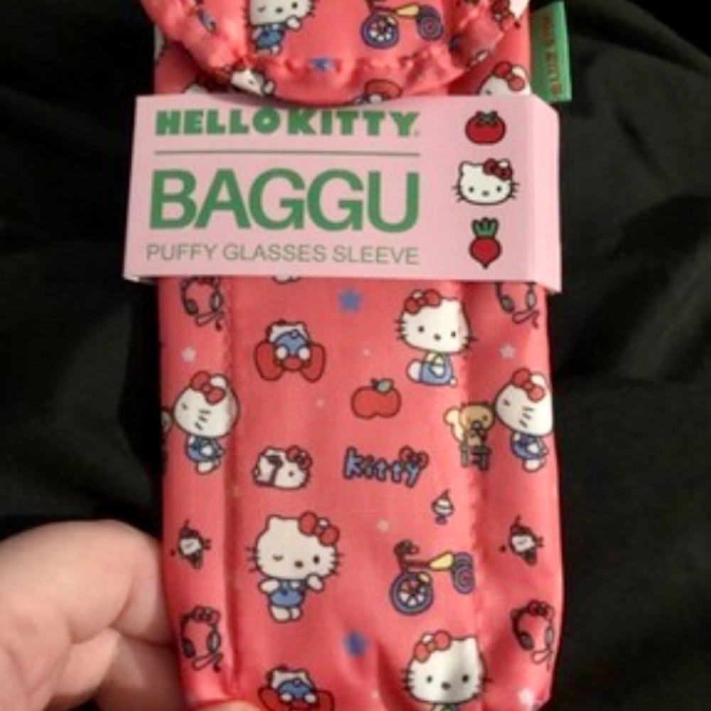 NEW BAGGU x Pink Hello Kitty Puffy Glasses Sleeve Magnetic Closure
